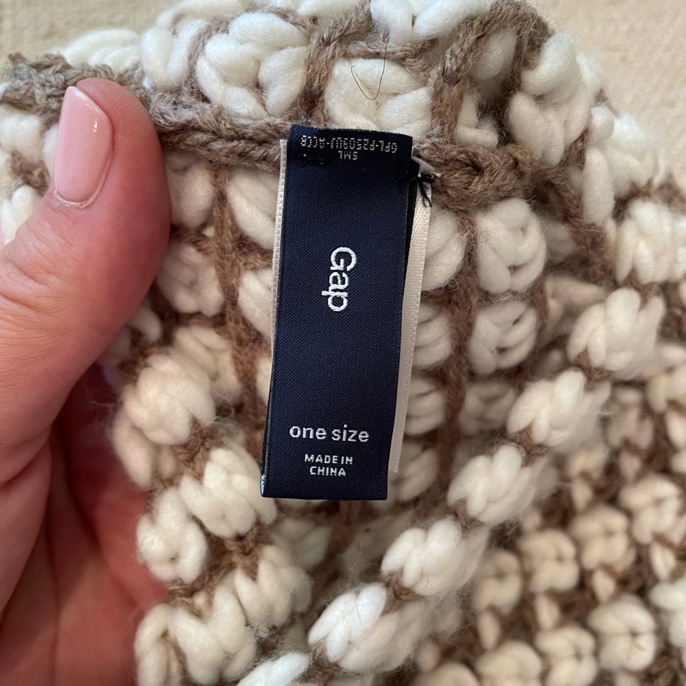 GAP Infinity Scarf - Picture 3 of 3